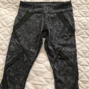 Lululemon Size 6 Crops